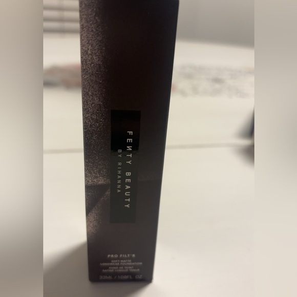 FENTY Beauty Pro Filt’r soft matte longwear foundation - Picture 5 of 6